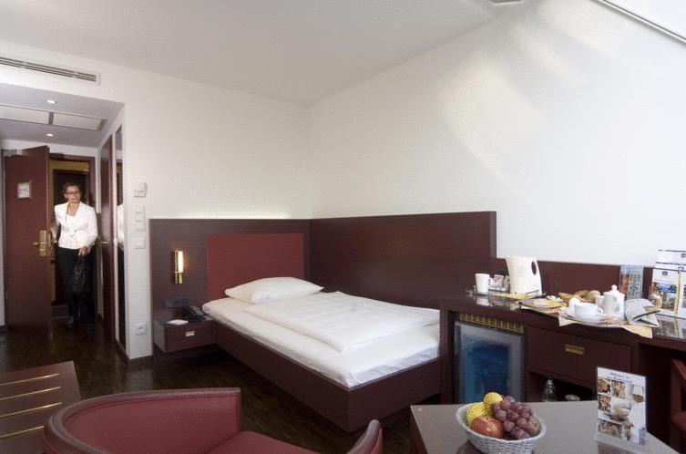 Hotel Imperial Frankfurt am Main Room photo